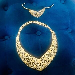 Elegant Gold Filigree Necklace and Bracelet Set